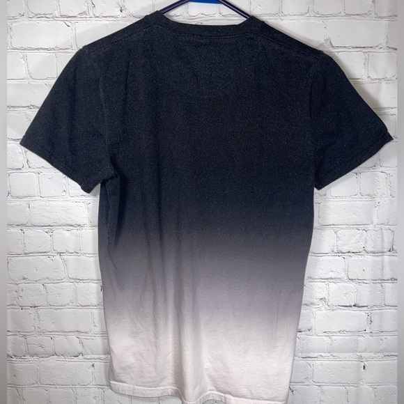 Men’s Ombré Hollister Logo Icon Crewneck T-Shirt Black To White - Picture 3 of 5